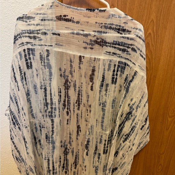 Maurices Blue and white Patterned Kimono - Picture 2 of 4